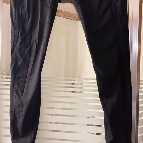 In good condition lululemon leggings - Picture 6 of 6